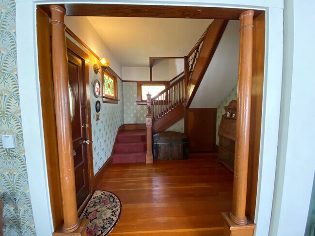 Building Photo - Pacific Grove Historical 3 Bed 2 Bath