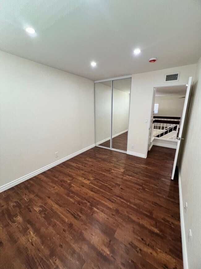 Building Photo - Camarillo - Four bedroom, 2.5 bathroom, plus loft