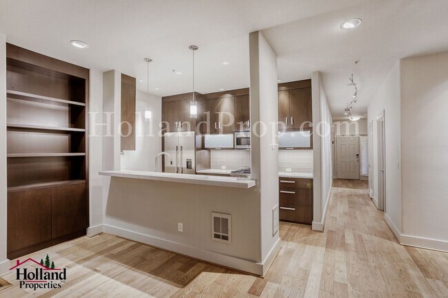 Building Photo - New Rent Price: $2,150 +$250 Off First 2 Full Months - Better Than New Light-Filled Townhome in H...