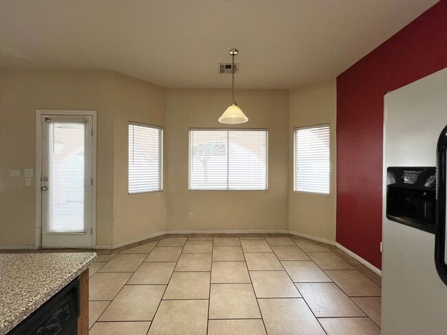 Building Photo - Beautiful 2 story single family house