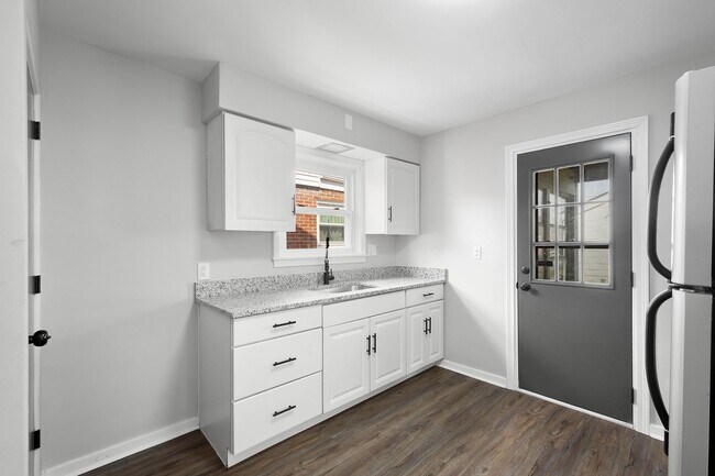 Building Photo - 826 Miller Ave