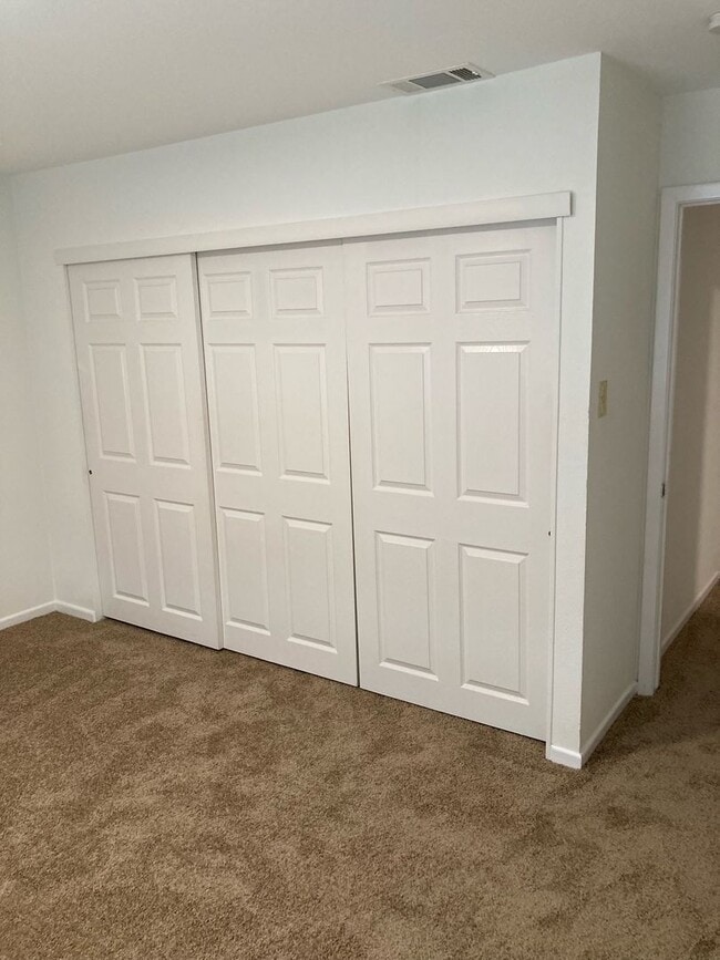 Building Photo - ZERO APPLICATION FEE. NOW ACCEPTING SECTION 8 APPLICATIONS