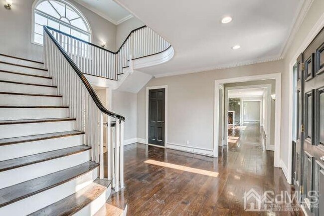 Building Photo - 55 Devon Rd