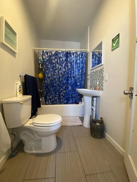 2R Bathroom - 23 E Clinton St