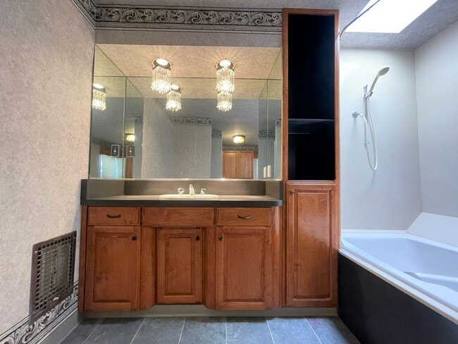 Building Photo - Charming Midtown Ventura Home