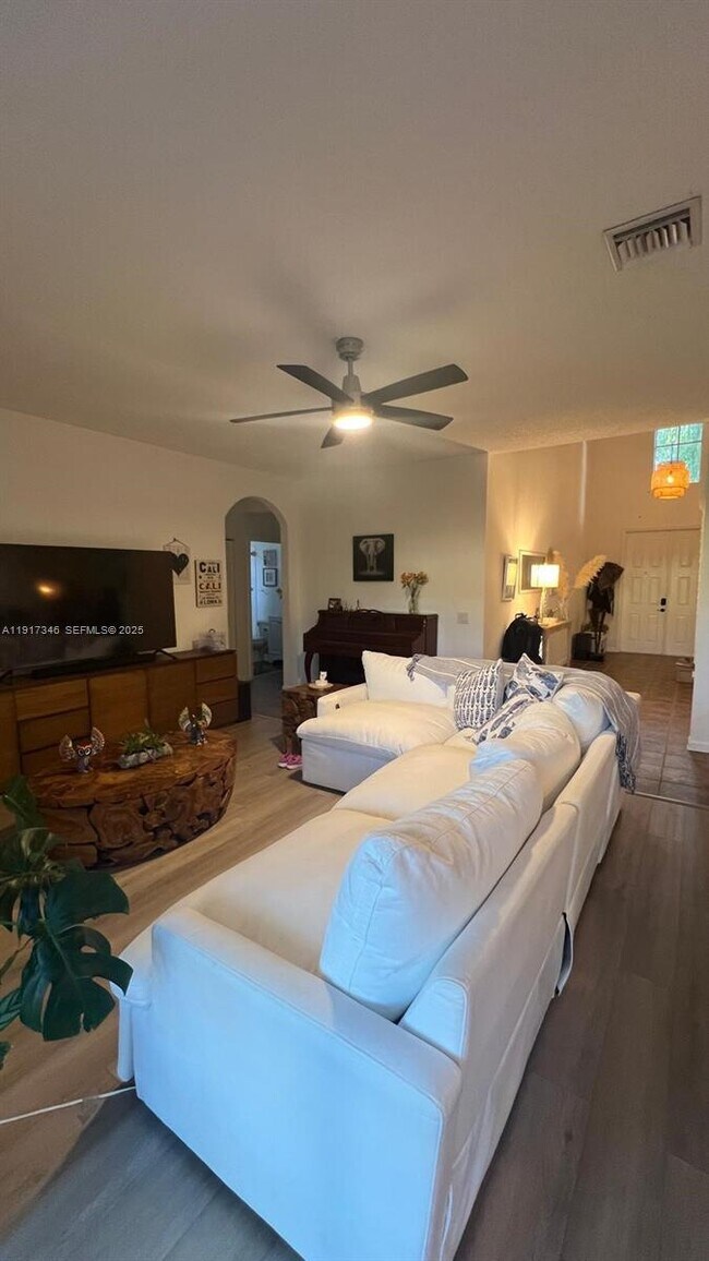 Building Photo - 1546 Sandpiper Cir