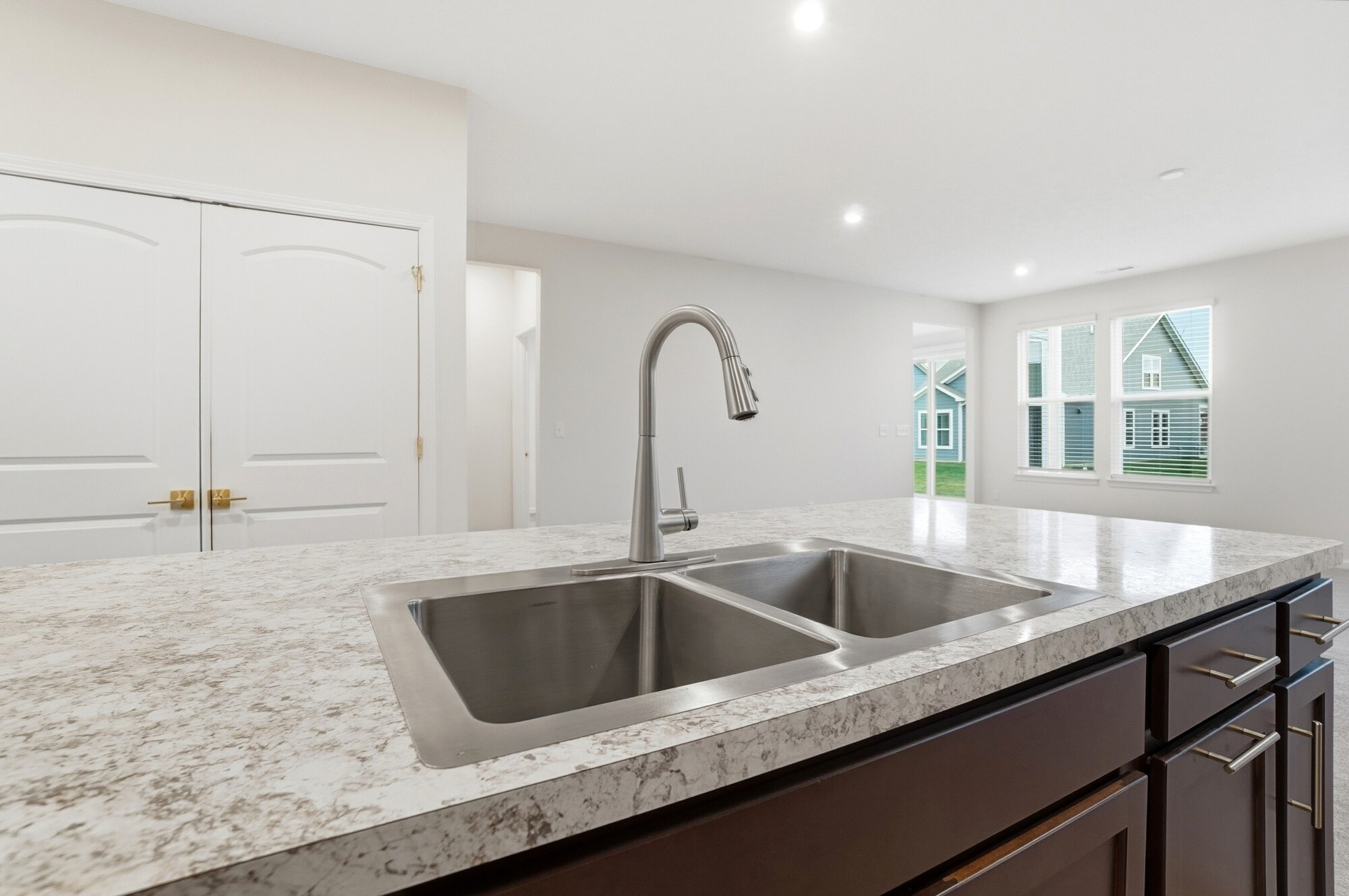 Building Photo - 1242 Fairstone Dr