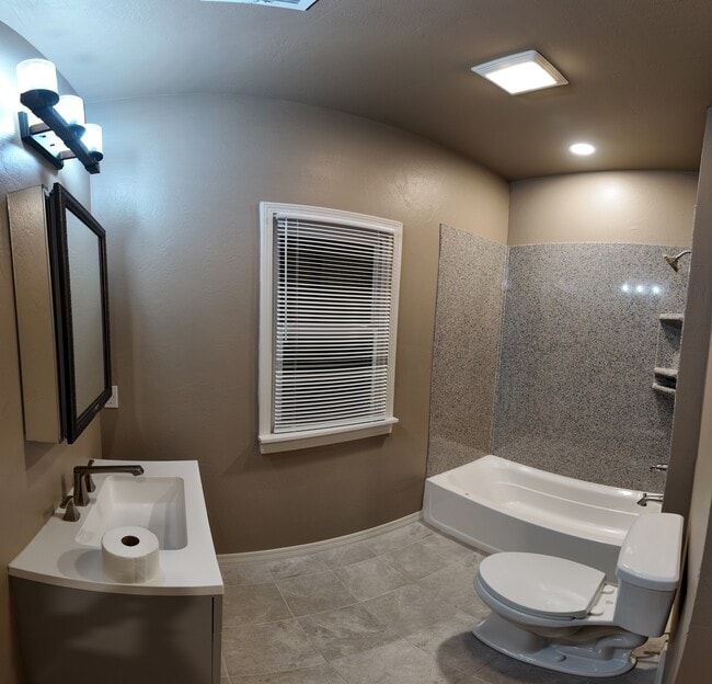 Building Photo - 108 N 4th St