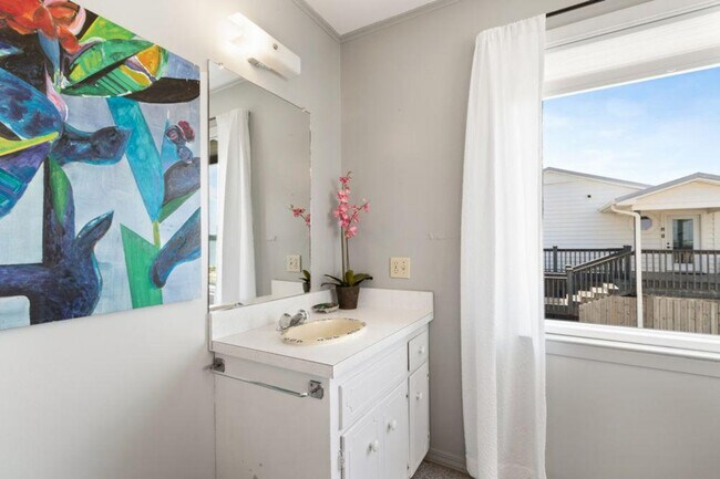 Building Photo - 2928 W Beach Blvd