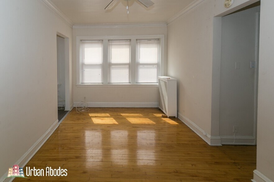 Building Photo - 5516 N Kenmore Ave