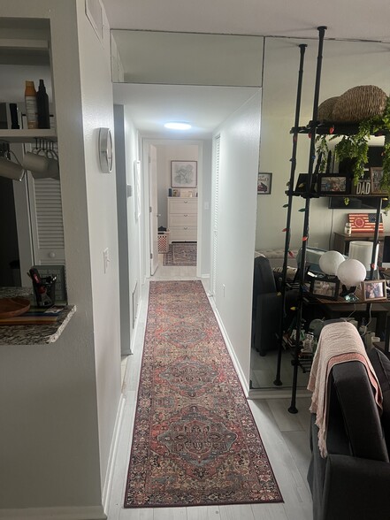 Building Photo - 3215 Beneva Rd