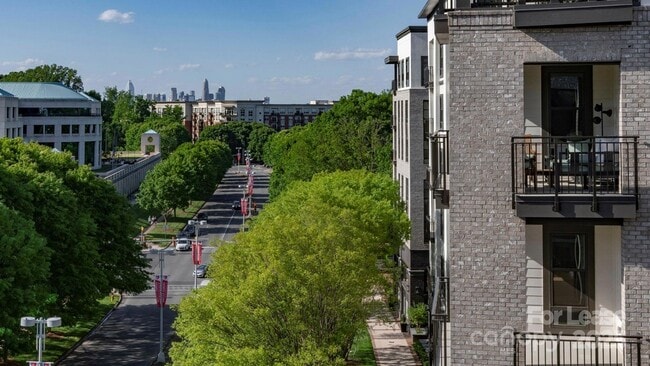 Building Photo - 4401 Barclay Downs Dr