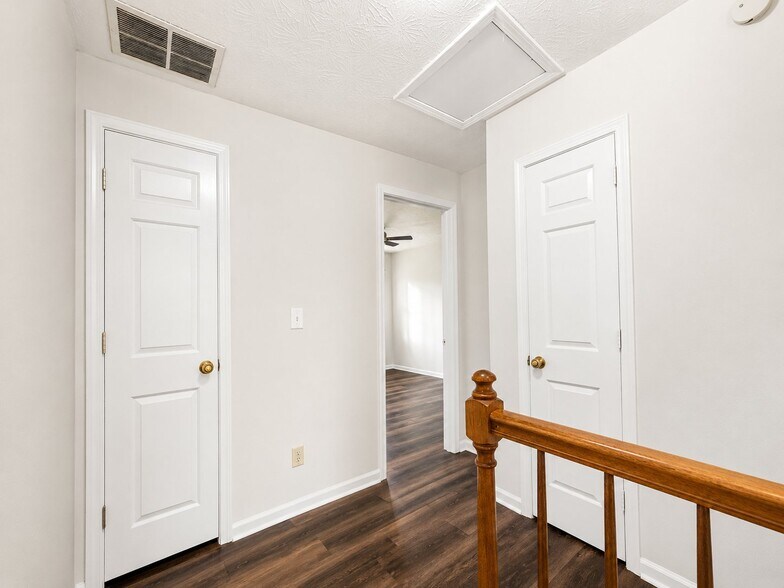Building Photo - 1323 Sweet Pine Dr