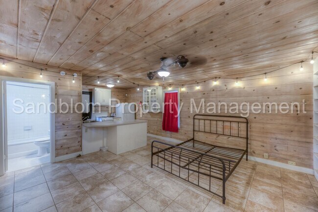 Building Photo - For Lease | TU | 5 Bed + 3 Bath | $2500 Rent