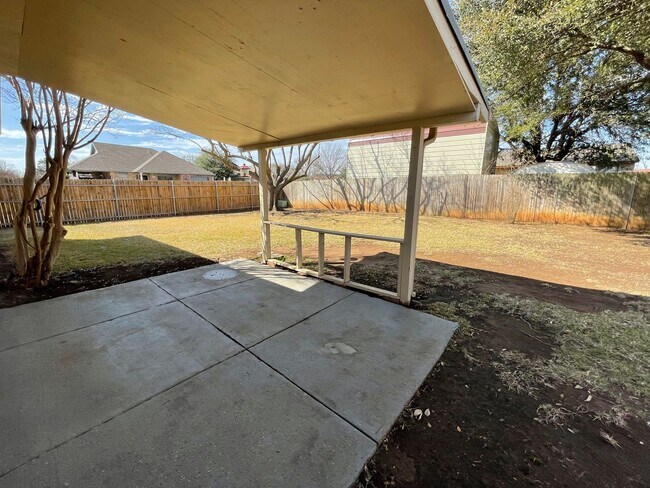 Building Photo - COMING SOON - SPACIOUS 3 BEDROOM 2 BATH BRICK HOME