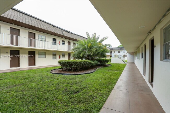 Building Photo - 8601 SW 94th St