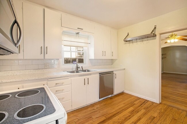 Building Photo - 4Bed/2Bath home with newly renovated basem...