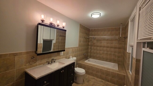 Building Photo - 712 17th St