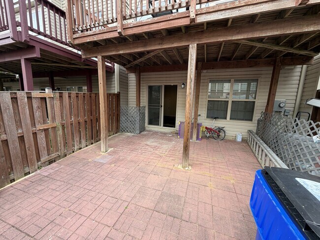 Building Photo - 6517 Newton Dr