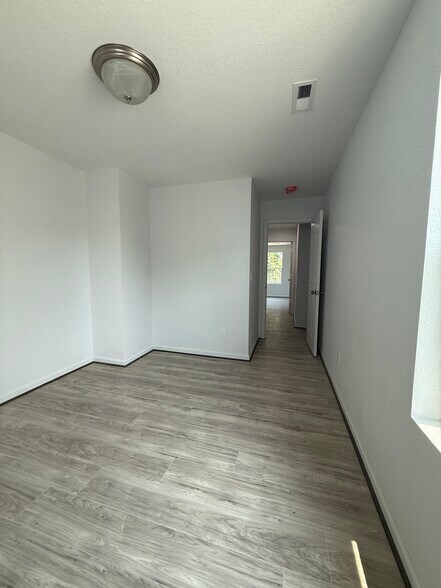 Building Photo - 156 Tynes St