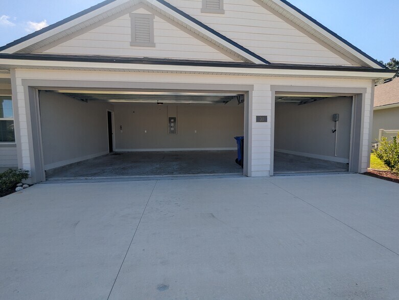 Building Photo - 30 Zancara St