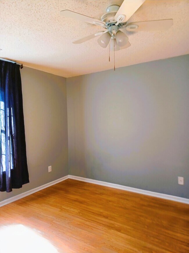 Building Photo - Glenwood