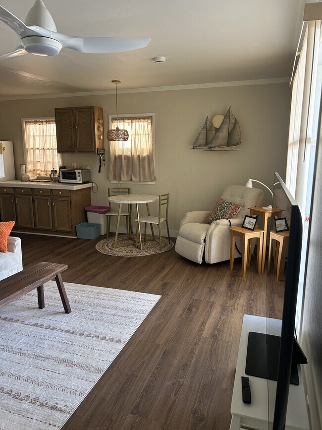 Building Photo - 260 Santa Monica Dr