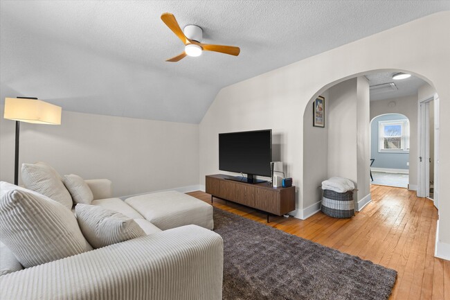 Building Photo - 311 E Rosedale Ave