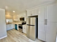 Building Photo - Beautifully Remodeled Home in the HEART of Fashion Valley! Comes with Parking!