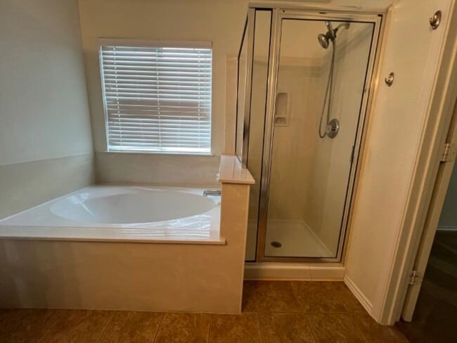 Building Photo - Charming Home Willow Bridge Subdivision