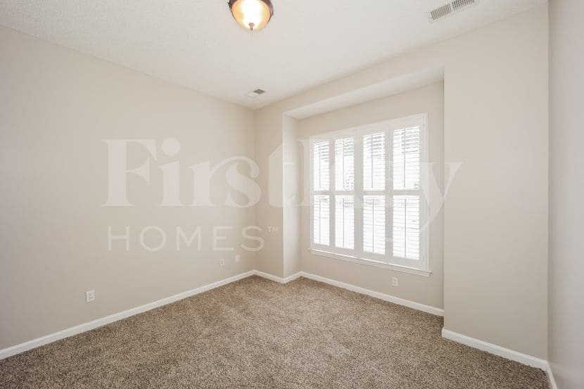 Building Photo - 17 Arbor Way