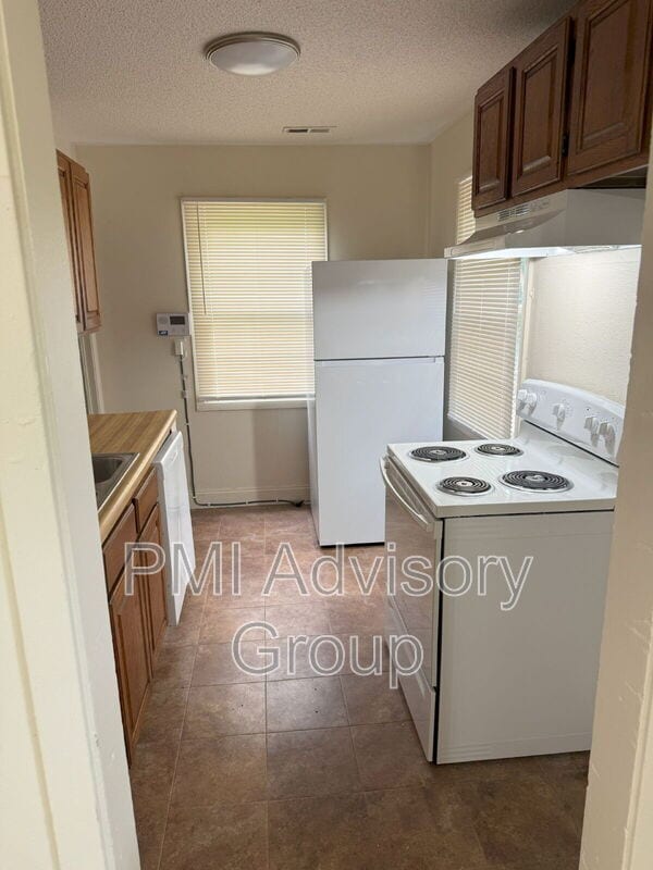 Primary Photo - 412 SE 33rd Terrace