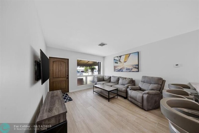 Building Photo - 1201 Avocado Isle