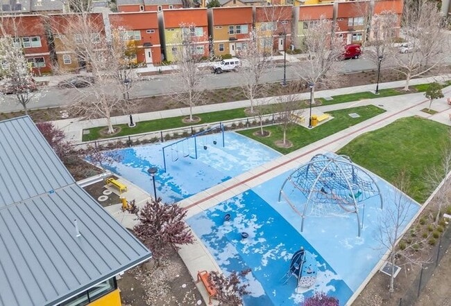 Building Photo - Beautiful Townhouse for Rent in Sacramento!