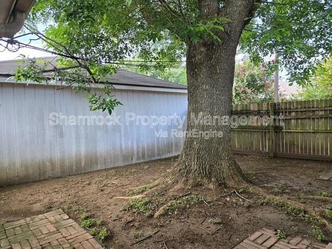 Building Photo - 1415 Chapel Downs