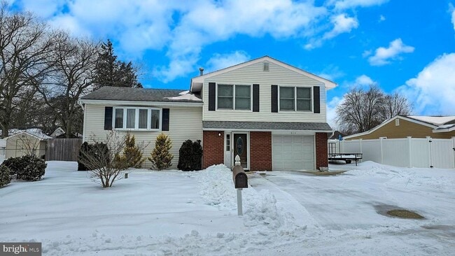 Building Photo - 213 8th St