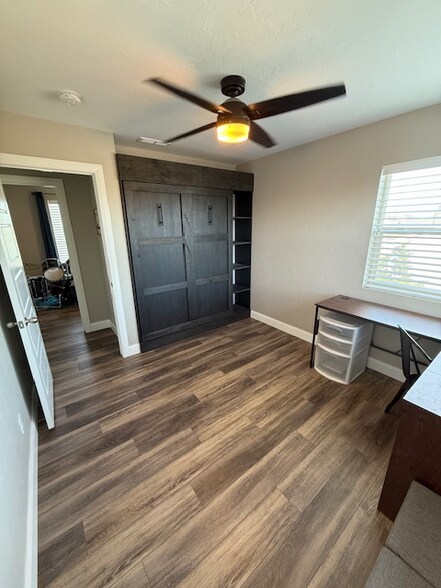 Building Photo - 5810 W Riva Capri St