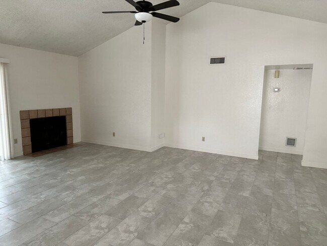 Building Photo - Unique 3 bedroom / 3 bathroom with Private Pool