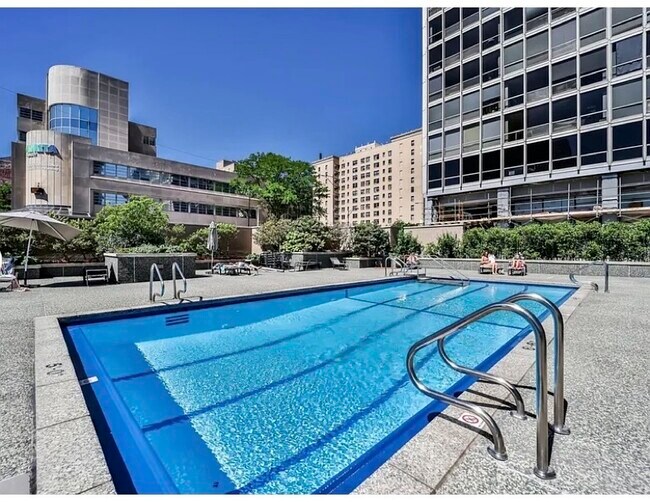 Building Photo - 340 W Diversey Pkwy