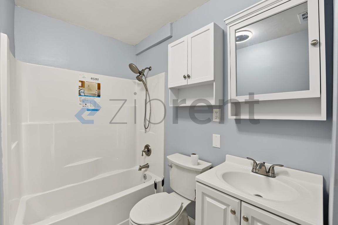 Building Photo - Unit