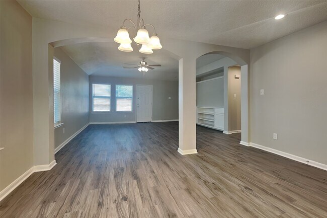 Building Photo - 2343 Colonial Springs Ln