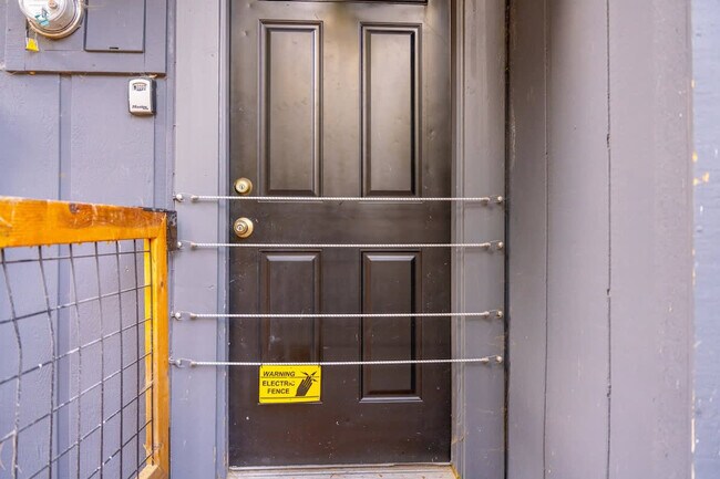 Building Photo - 300 Tomahawk Ave