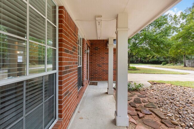 Building Photo - 35 Auburn Path Dr