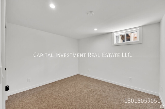 Building Photo - 684 Oquirrh Ave