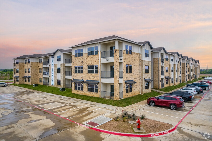 Building Photo - Legacy at Crowley