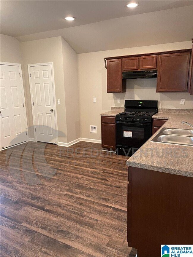 Building Photo - 401 Woodland Trl