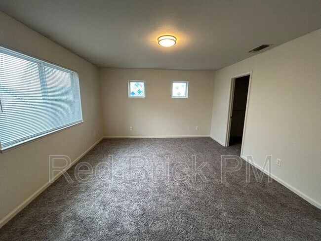 Building Photo - 456 Azalea Ct