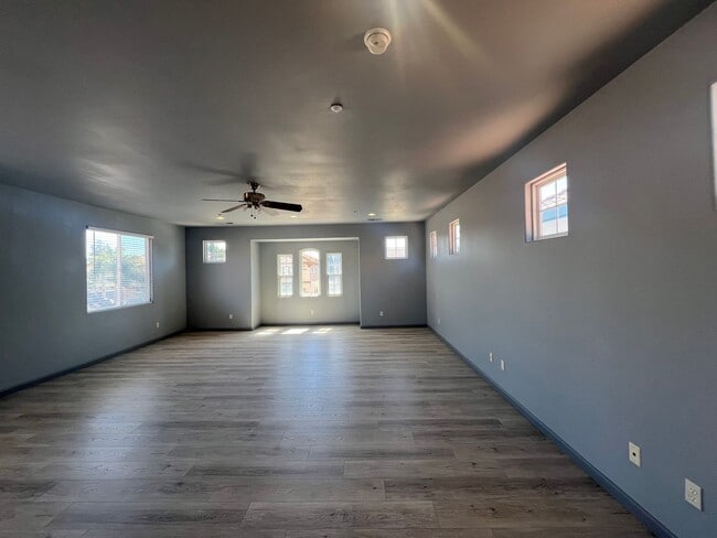 Building Photo - Spacious 5 Bedroom 3 Bath home in Harden Ranch