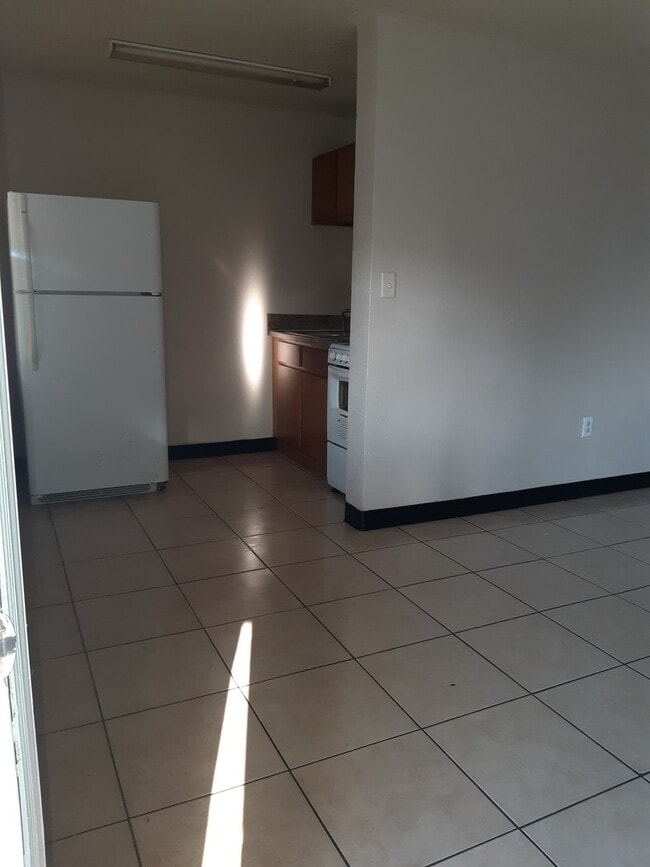 Building Photo - Studio Apartment for rent!