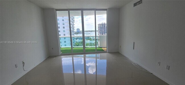 Building Photo - 7910 Harbor Island Dr